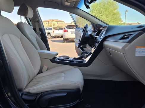 Used 2017 Hyundai Sonata SE image 12
