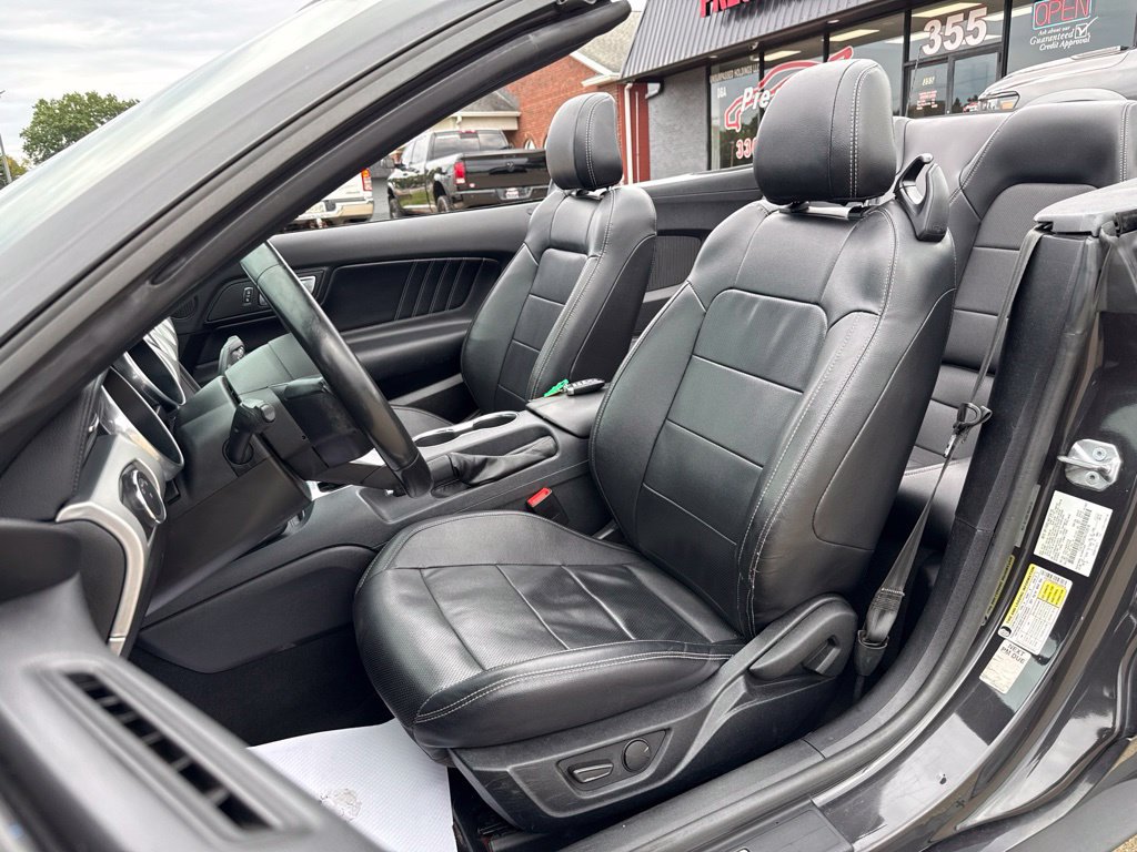 Used 2022 Ford Mustang Premium RWD image 3