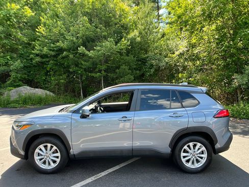 Used 2022 Toyota Corolla Cross LE AWD/4WD image 25