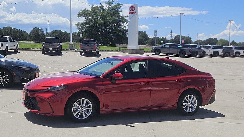 Used 2025 Toyota Camry LE AWD/4WD image 22
