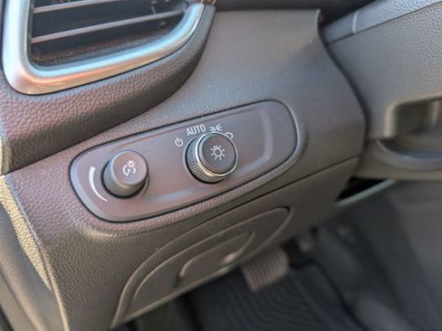 Used 2019 Chevrolet Trax LT w/ LT Convenience Package image 16