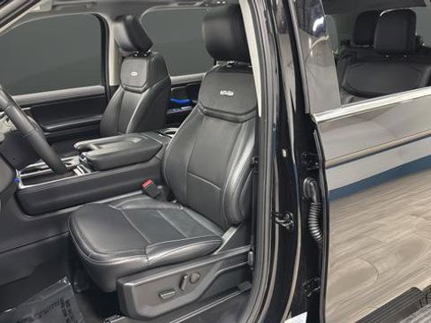 Used 2025 Ford Expedition Platinum AWD/4WD image 16