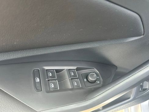 Used 2023 Volkswagen Jetta SE image 47