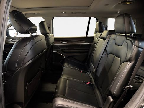 Used 2022 Jeep Grand Cherokee L Limited image 24