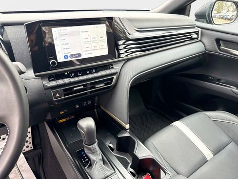 Used 2025 Toyota Camry SE image 21