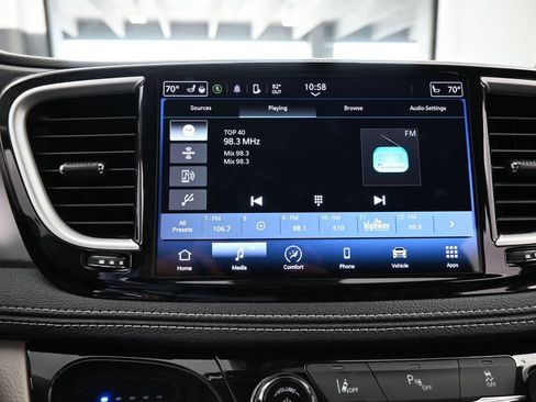 Used 2023 Chrysler Pacifica Touring-L FWD image 22