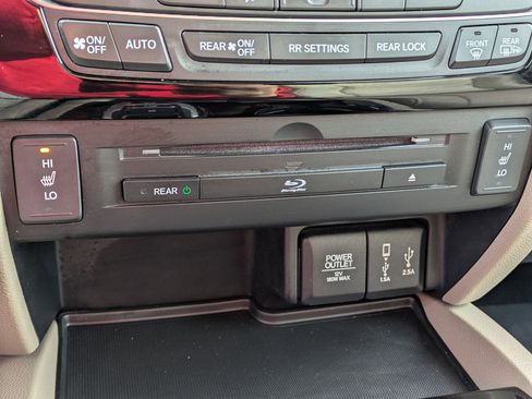 Certified 2018 Honda Pilot Touring image 20