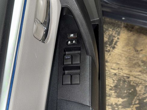 Used 2015 Toyota Corolla LE FWD image 21