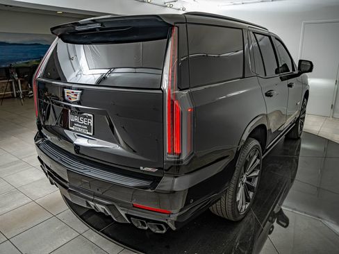 Used 2025 Cadillac Escalade V AWD/4WD image 16