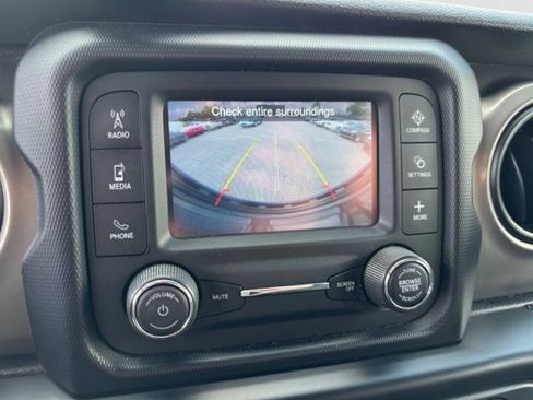 Used 2019 Jeep Wrangler Sport image 14