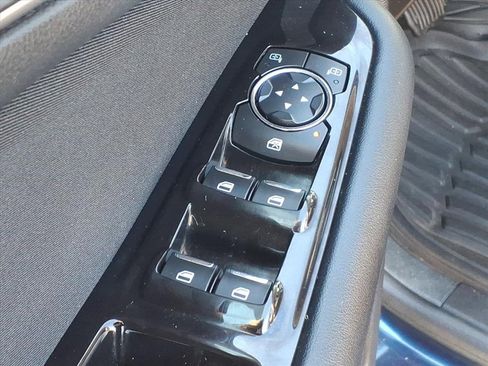 Used 2017 Ford Edge SEL image 13