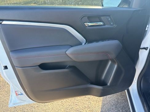 Used 2024 Chevrolet Colorado Z71 w/ Z71 Convenience Package 2 image 10