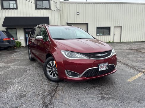 Used 2020 Chrysler Pacifica Limited w/ Advanced Safetytec Group FWD image 8