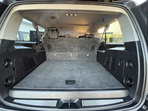 Used 2015 Chevrolet Suburban LT image 16