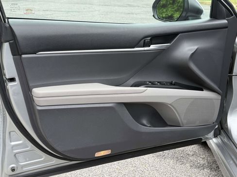 Used 2018 Toyota Camry SE FWD image 15