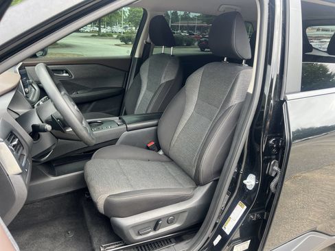 Certified 2023 Nissan Rogue SV FWD image 17