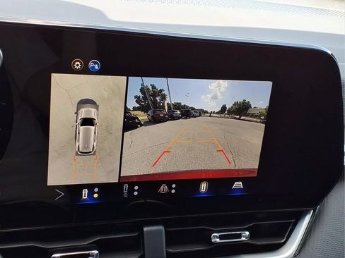 New 2026 Chevrolet Equinox LT w/ Safety and Technology Package FWD image 11