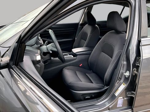 Certified 2024 Nissan Altima 2.5 SV FWD image 8