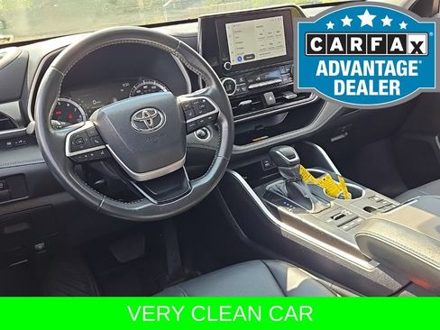 Used 2024 Toyota Highlander XLE AWD/4WD image 17