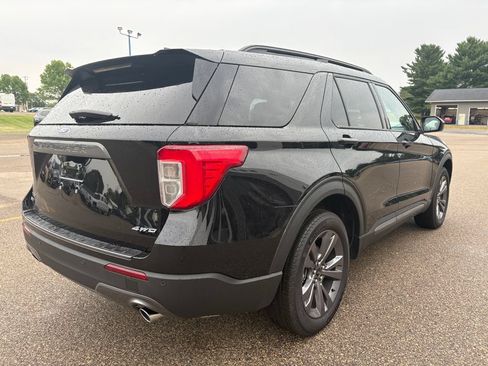 Used 2024 Ford Explorer XLT w/ Equipment Group 202A AWD/4WD image 6