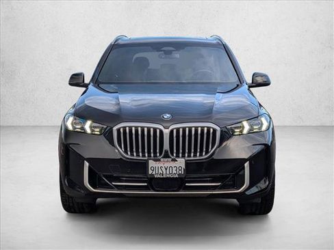 Used 2025 BMW X5 sDrive40i w/ Premium Package image 2