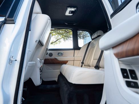 Certified 2021 Rolls-Royce Cullinan image 38