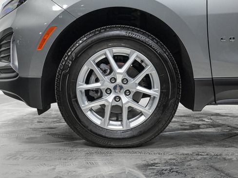 Used 2023 Chevrolet Equinox LT image 3