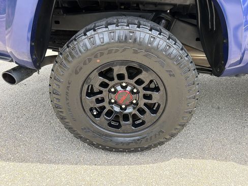 Used 2022 Toyota Tacoma SR5 AWD/4WD image 17