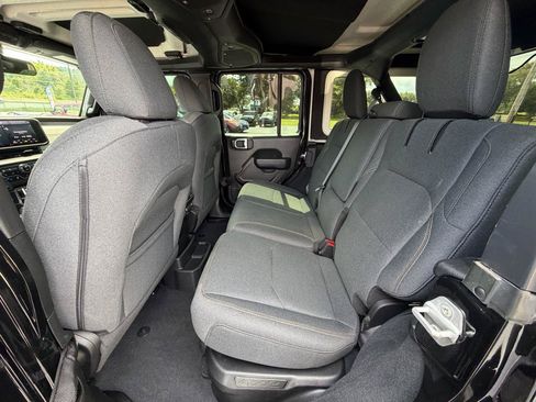 Used 2024 Jeep Wrangler Unlimited w/ Convenience Group AWD/4WD image 30