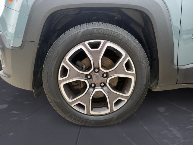 Used 2018 Jeep Renegade Limited w/ UConnect 8.4 Nav Group FWD image 14