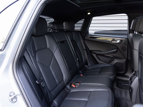 Certified 2026 Porsche Macan Base image 30