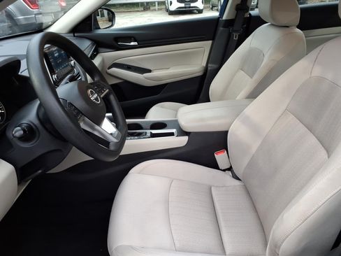 Used 2025 Nissan Altima 2.5 SV FWD image 11