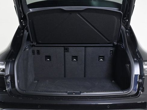 Certified 2023 Porsche Macan Turbo image 24