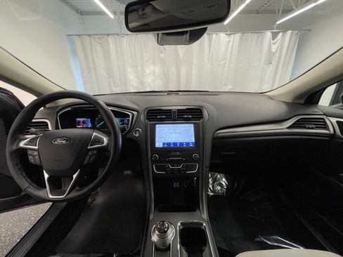 Used 2020 Ford Fusion SE w/ Equipment Group 151A image 13