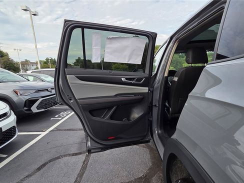 New 2026 Volkswagen Atlas Peak Edition AWD/4WD image 26