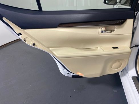 Used 2015 Lexus ES 350 w/ Premium Package FWD image 27
