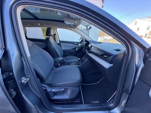 Certified 2022 Volkswagen Taos SE image 24