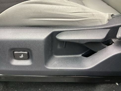 Used 2025 Toyota Tacoma TRD Off-Road image 13