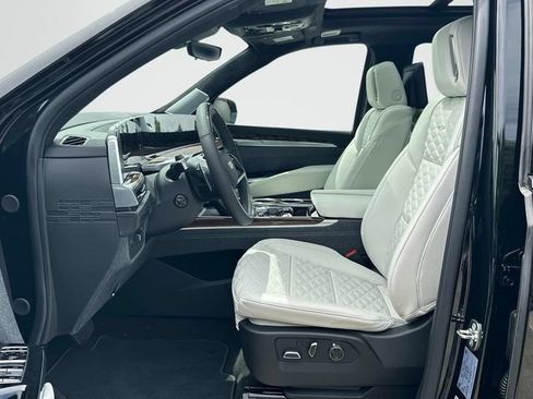 New 2026 Cadillac Escalade Platinum Luxury AWD/4WD image 10