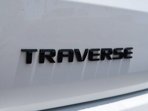 Used 2023 Chevrolet Traverse Premier FWD image 6