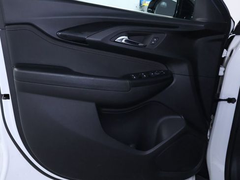 Used 2023 Chevrolet TrailBlazer RS image 12