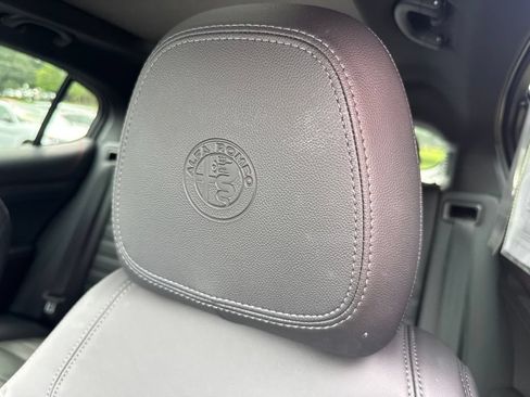 Used 2023 Alfa Romeo Stelvio Estrema AWD/4WD image 33