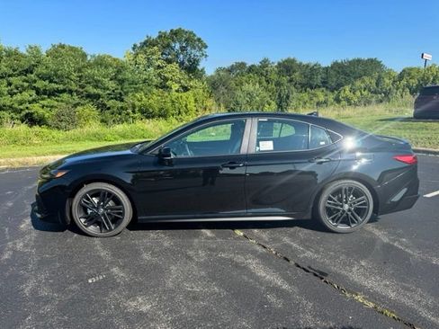 New 2026 Toyota Camry Hybrid FWD image 6