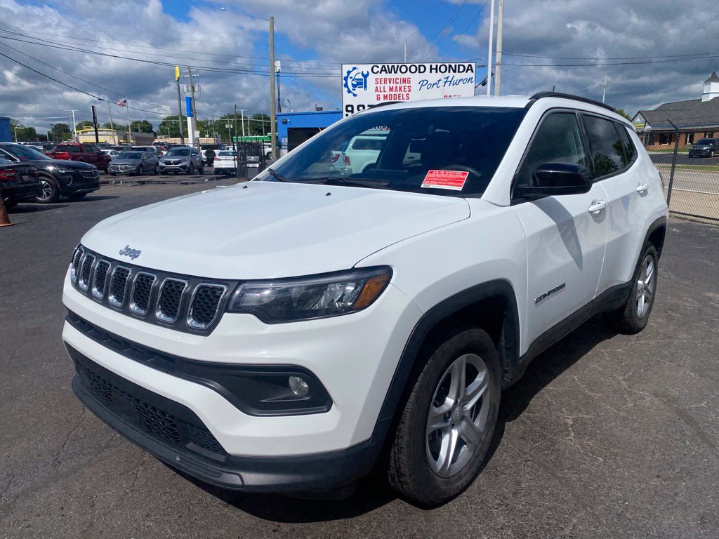 Used 2024 Jeep Compass Latitude AWD/4WD image 7