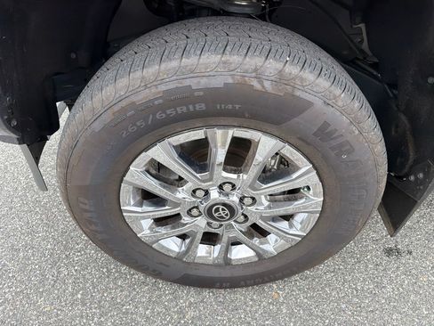 Used 2025 Toyota Tacoma Limited AWD/4WD image 12