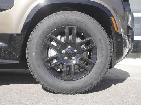 New 2026 Land Rover Defender 110 X-Dynamic SE image 33