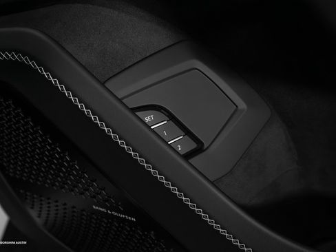 Used 2025 Lamborghini Urus SE image 48