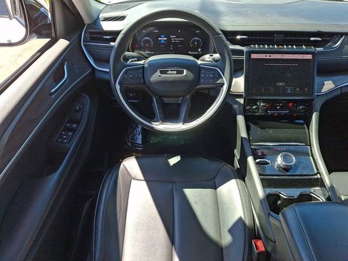 Used 2023 Jeep Grand Cherokee L Limited AWD/4WD image 11