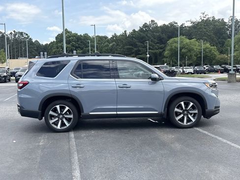 Used 2025 Honda Pilot Touring image 4