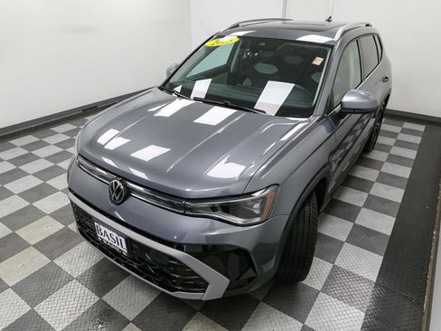 Used 2025 Volkswagen Taos SEL w/ Black Wheel Plus Package image 6